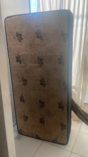 Vendo cama de solteiro