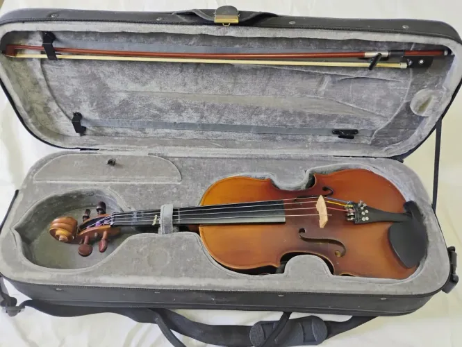 Viola de arco com arco, estojo, espaleira, breu tudo completo para tocar