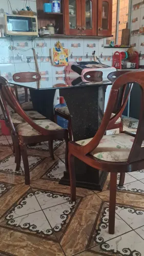 Mesa de vidro degrade Grosso e grande com cadeira de moguino, apenas 1,800 reais