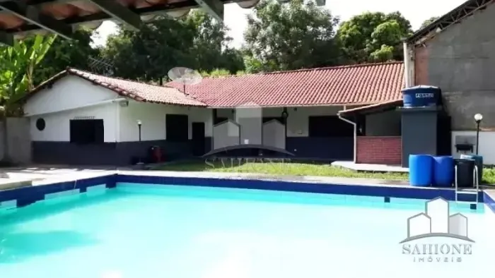 Casarão com lazer completo em Alem Paraíba
