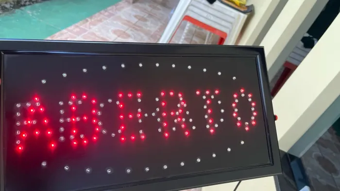 Placa LED Aberto / Fechado Luminosa Bivolt para Comércios e Lojas