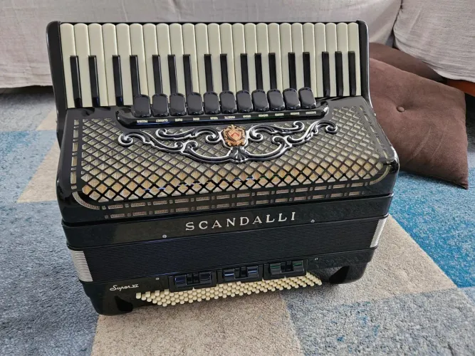 Acordeon Scandalli Super VI Tradicional
