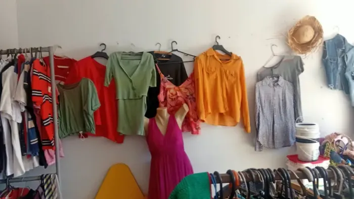 Lote de roupas usadas
