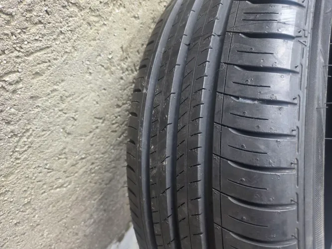 Pneu Dunlop 185.60.15