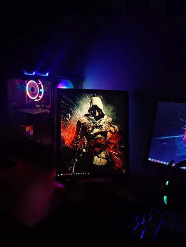 Pc completo você pode escolher entre 2 telas uma retrata e uma reta ou 2 telas