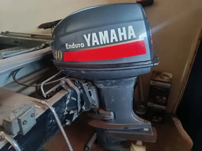 Barco, carretinha e motor