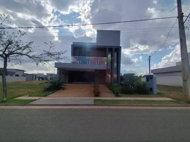 Sobrado 3 suítes plenas.