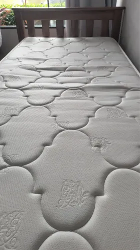DESAPEGO: CAMA SOLTEIRO MADEIRA MACIÇA + COLCHÃO