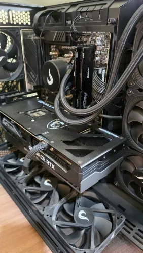 PC GAMER RTX 4080 SUPER RYZEN 7800X3D 32GB RAM 6000MHZ MONITOR ALIENWARE 2K LOGITECH G815
