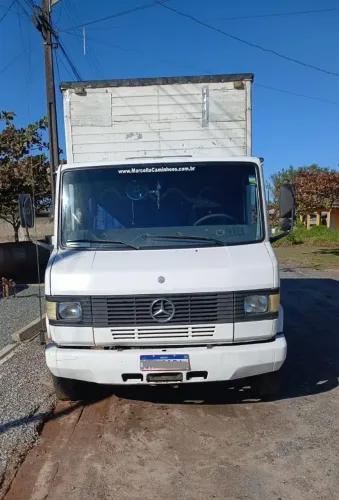 Vendo MB 710 Baú