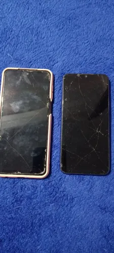 Dois celulares pra retirada de peça
