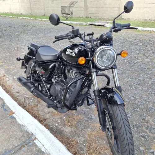Meteor RE stellar black 24/25 5.500km rodados, 11 meses de uso.