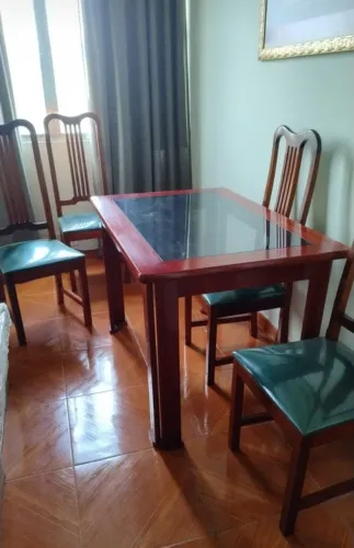 Mesa com 4 cadeiras