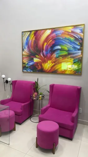 Vendo 2 poltronas, 2 puffs e o quadro