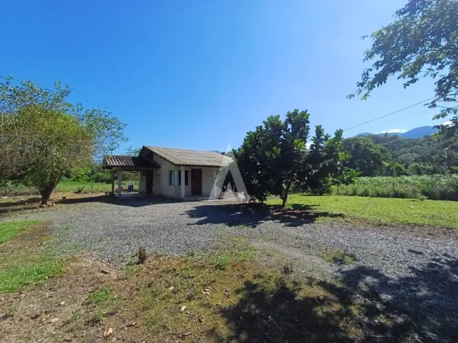 Chácara com 3 quartos à venda no bairro Pirabeiraba em Joinville-SC por R$ 1.600.000,00.