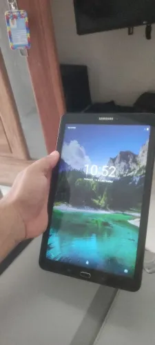 Tablet Samsung excelente pra quem estuda o assistir Netflix o jogo bem grande pega chip