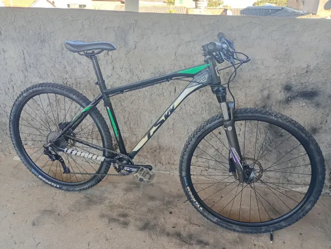 Bike 29 tsw junp relacao DEORE 1x9 quadro 19 suspensão trava ombro