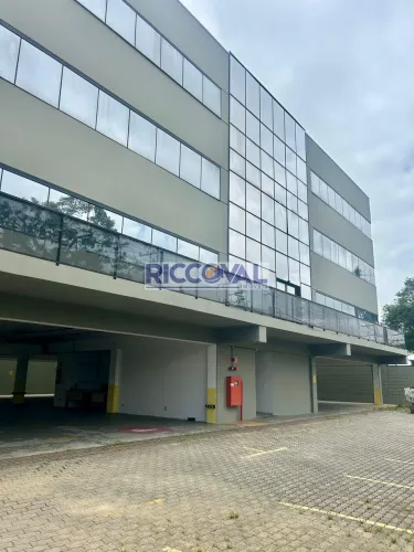 Prédio Inteiro para Locação em Carapicuíba, 2200m², Vila Santo Antônio