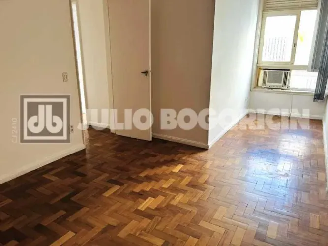 Flamengo oportunidade 2 quartos dependências de empregada portaria 24 horas