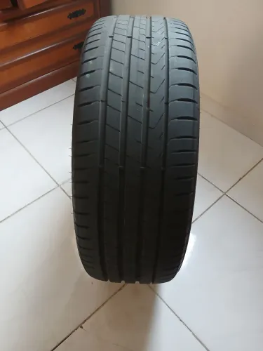 Pneu em ótimo estado