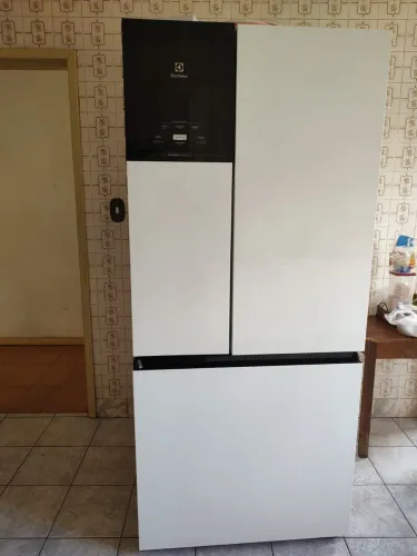 Geladeira Electrolux Frost Free Inverter 484L AutoSense 3 Portas Branca