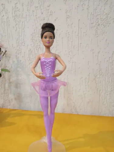 Barbie bailarina original, na cor lilás morena... Perfeita