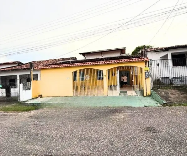 Casa de 187m² / Próximo a praça Luiz de Souza Bentes