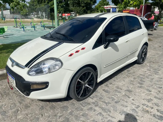 Fiat Punto Sporting 1.8 Flex 8v/16v 5P 2013