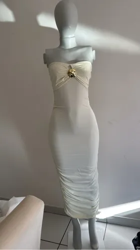 VENDO MANEQUIN NOVO USADO UMA VEZ SÓ PRA TIRAR FOTO DOS PRODUTOS