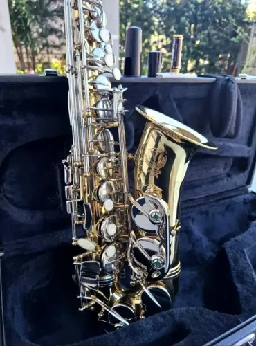 Saxofone alto Eagle SA500