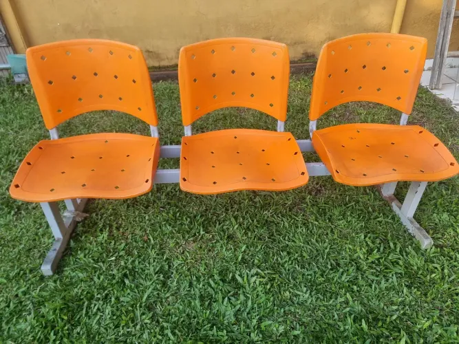 Vendo Cadeira longarina 3 Lugares Escritório comércio 
