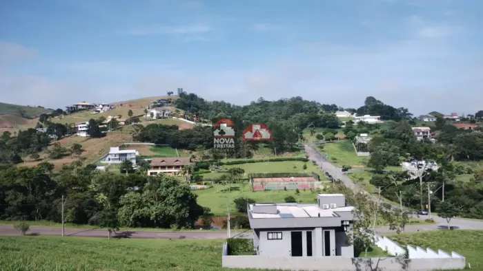 Terreno Padrão em Condomínio em Jambeiro