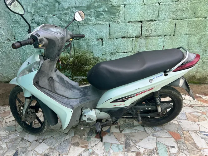 Vende-se moto