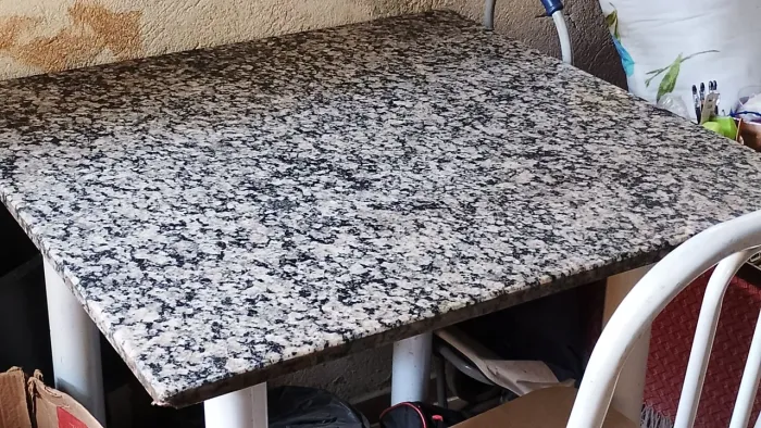 Mesa de granito 80×80