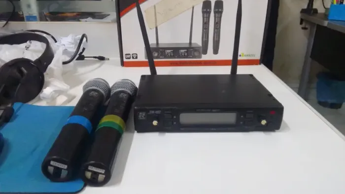 Microfone Sem Fio Duplo De Mão Uhf Staner Sw 482 Digital frequência UHF: 781 ~ 806mhz