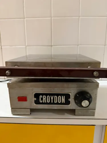 Máquina de Waffle Profissional Croydon MWRS ? Inox, Industrial