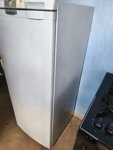 Geladeira pequena 