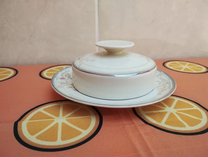 Manteigueira em porcelana Schmidt