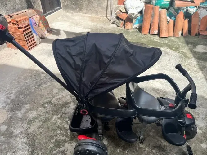Carrinho de bebê duplo, seminovo, usado apenas duas vezes