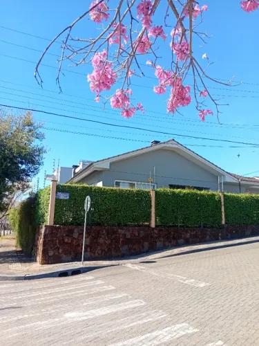 Casa 3 dormitórios 1 suíte, 1 escritório, 3 banheiros, 196m2, em condomínio, Luchesi