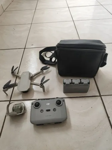 Kit Drone DJI mini 2 se com bateria e hélices extras
