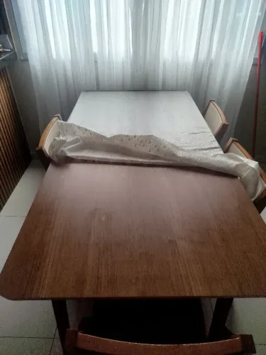 Mesa Retangular pés de madeira