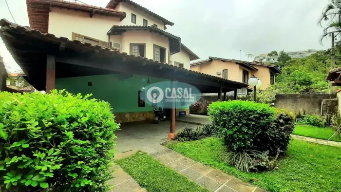 Casa em Camboinhas com 05 Quartos à Venda com Piscina, Sauna e Churrasqueira!