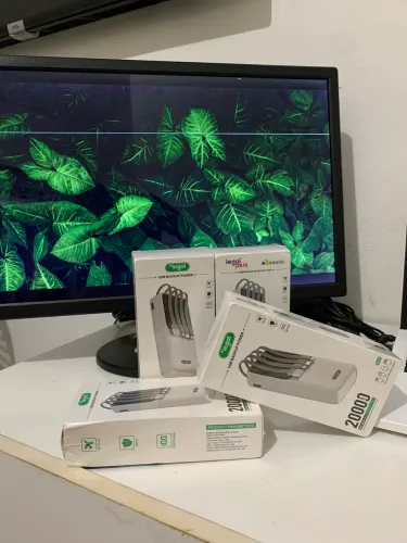Carregador portátil com 4 saídas de 20.000mAh com display