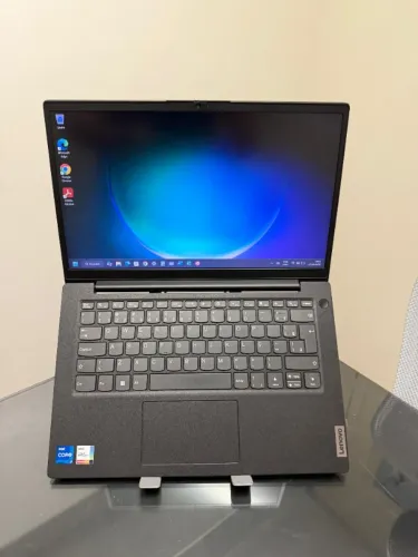 Notebook Lenovo V15 - i7-12°Gen - 16GB Ram - SSD 512GB Nvme -14 Polegadas -Tela FULL HD