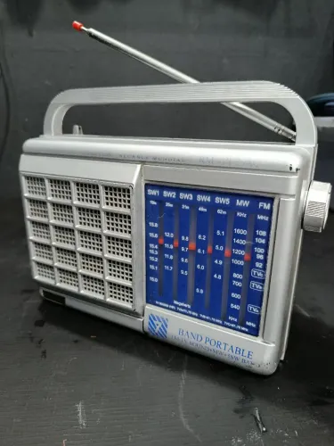 Rádio Portátil Motobras RM-PF76AC 7 Faixas AM FM AM SW TV Bivolt