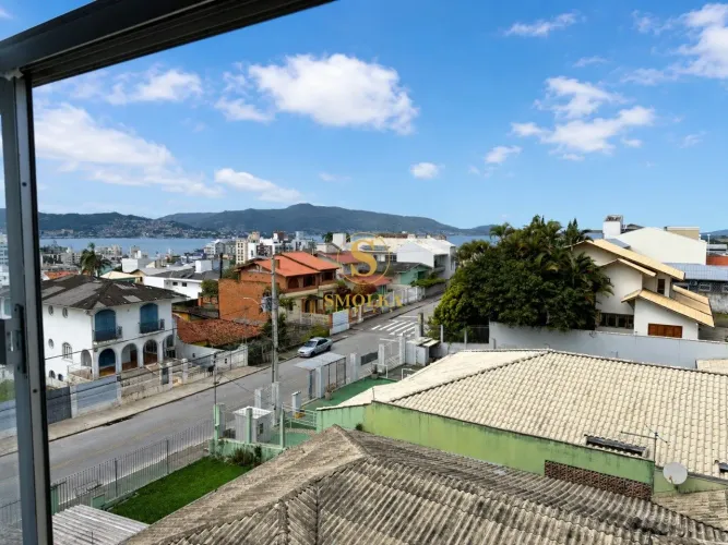 Apartamento à Venda com 2 Quartos em Coqueiros