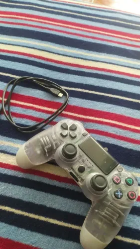 CONTROLE PS4 EM PERFEITO ESTADO COM CABO USB