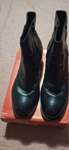 Vendo 2 botas 