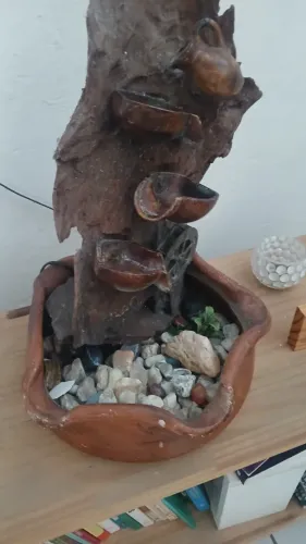 Fonte Decorativa Artesanal de Madeira com Pedras
